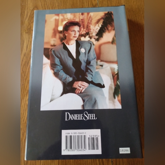 Vanished by Danielle Steel Book - Picture 2 of 4